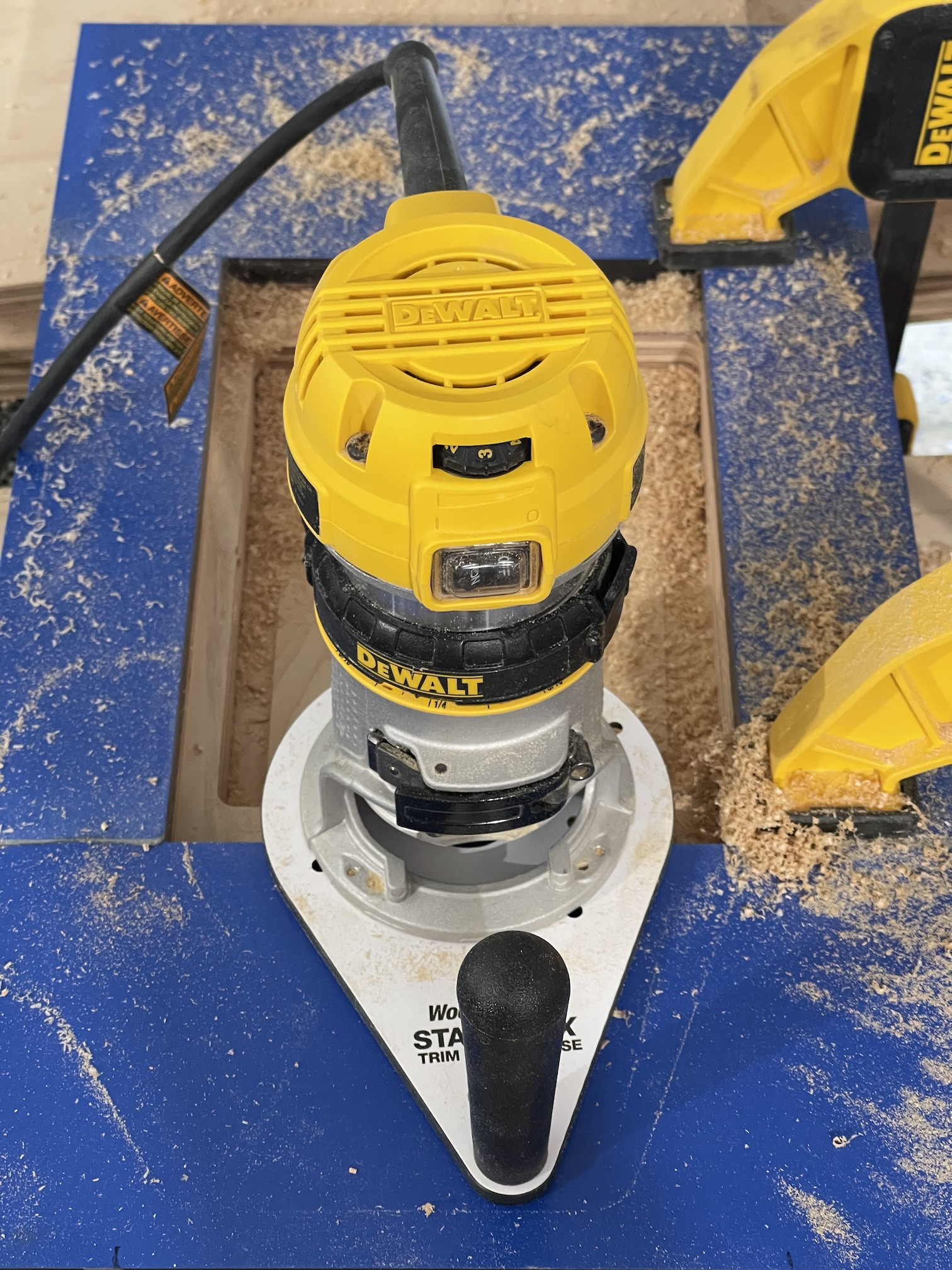 Click image for larger version

Name:	Router in workpiece.jpg
Views:	466
Size:	878.5 KB
ID:	954222
