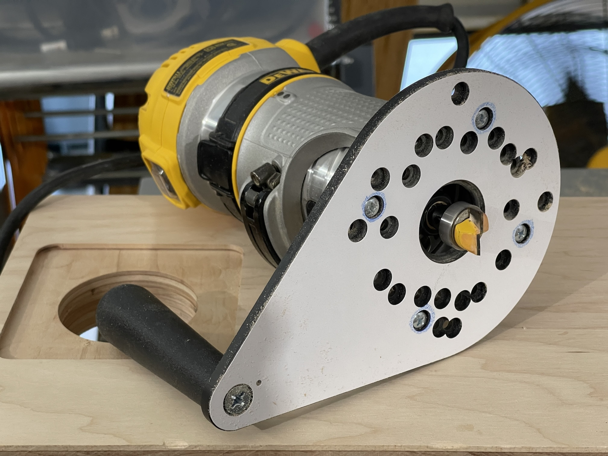 Click image for larger version

Name:	1_Router with flat bottom bit.jpg
Views:	354
Size:	580.6 KB
ID:	954263
