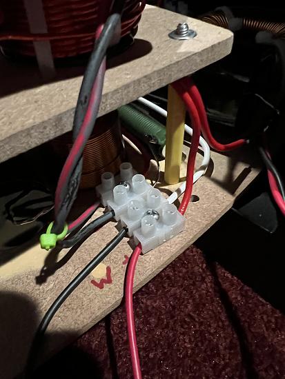 Connecting the speakers to the crossover